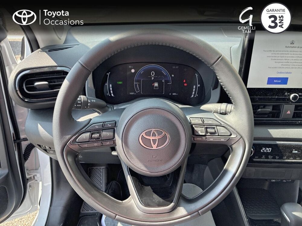 Yaris 116h Design 5p MY25 2026 occasion 26200 Mont&eacute;limar
