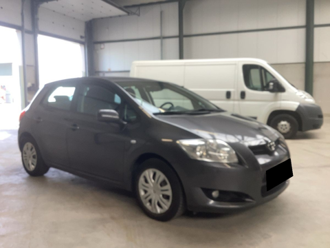 Toyota auris 90 D-4D LUNA 5P