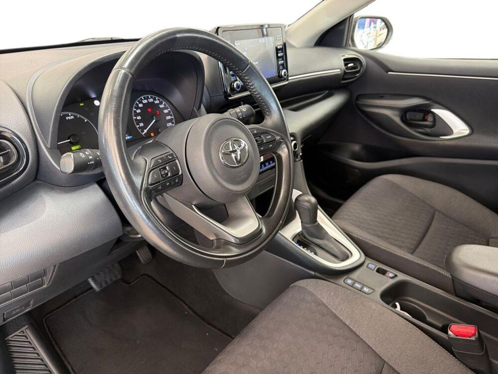 Yaris 116h Dynamic 5p MY22 2023 occasion 13290 Les Milles