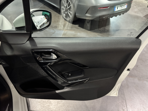 208 ESSENCE 82CH ACTIVE 5P PLB AUTO 2015 occasion 12000 RODEZ