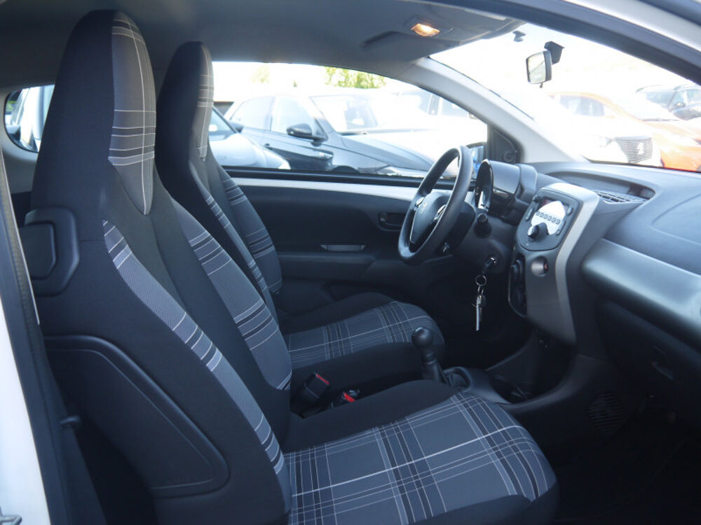 108 1.0 VTI ACTIVE / DISTRIBUTION A CHAINE 2017 occasion 38260 La C&ocirc;te-Saint-Andr&eacute;