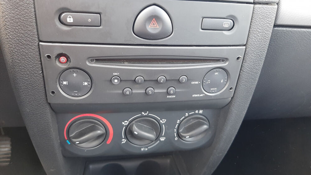 Clio II 1.2 16V 75CH CAMPUS.COM ECO&sup2; 5P 2011 occasion 08000 Warcq