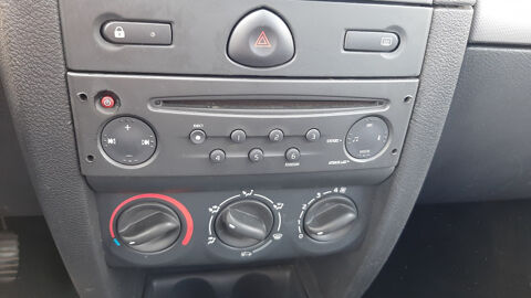 Clio II 1.2 16V 75CH CAMPUS.COM ECO&sup2; 5P 2011 occasion 08000 Warcq