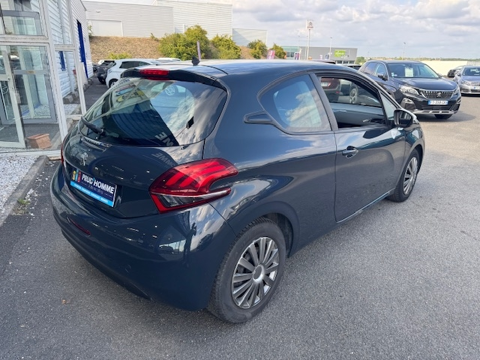 208 1.0 PURETECH LIKE 3P 70CH DISTRIBUTION OK 2016 occasion 16400 Puymoyen