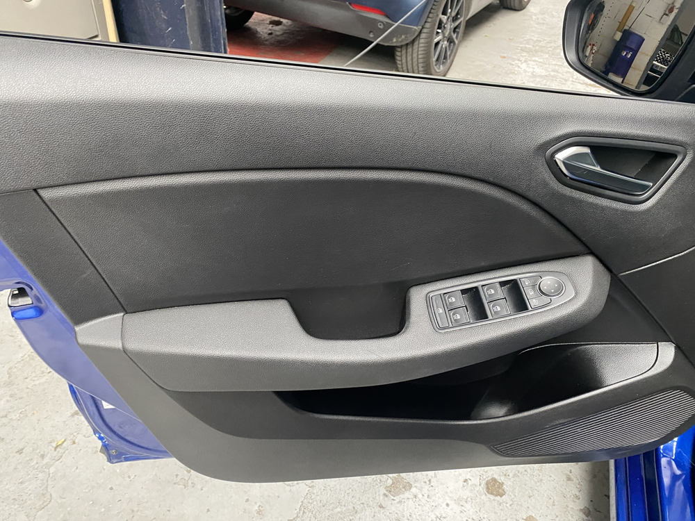 Clio V 1.0 TCE 90CH EVOLUTION - TRES PROPRE -CARPLAY SANS FIL-EXPOR 2024 occasion 78800 HOUILLES