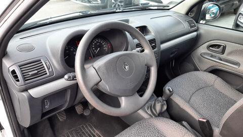 Clio II 1.2 16V 75CH CAMPUS.COM ECO&sup2; 5P 2011 occasion 08000 Warcq