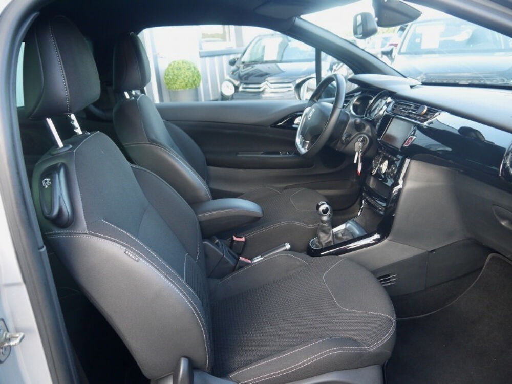 DS3 BLUEHDI 100CH SO CHIC S&S / ATTELAGE 2017 occasion 38260 La C&ocirc;te-Saint-Andr&eacute;