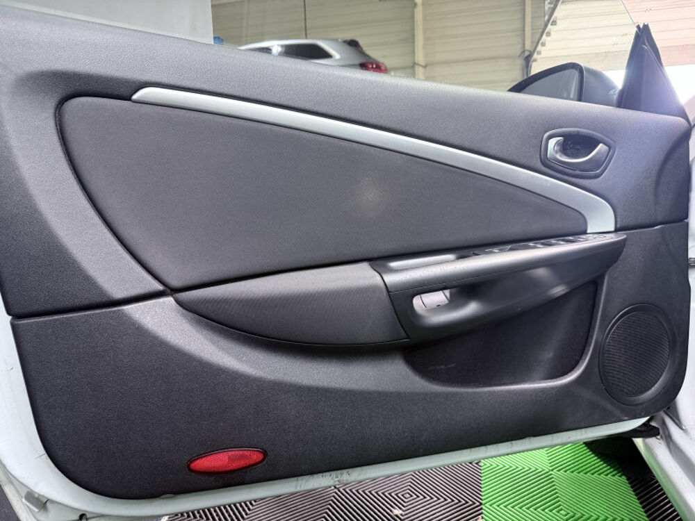M&eacute;gane III CC 1.5 DCI 110CH FAP DYNAMIQUE ECO&sup2; 2010 occasion 57185 CLOUANGE