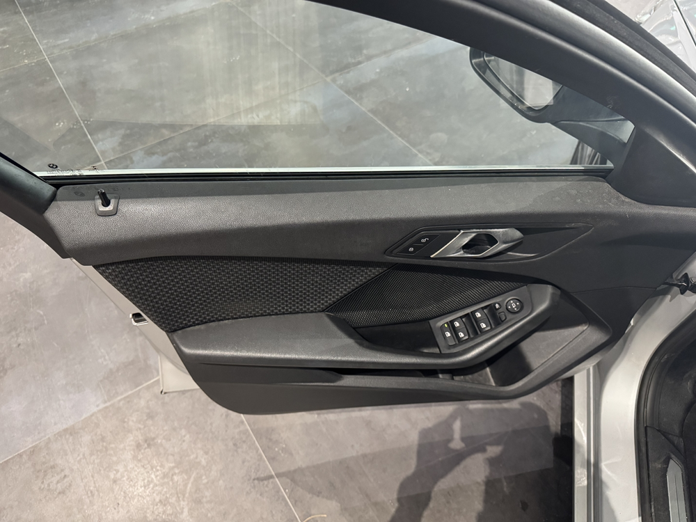 S&eacute;rie 1 (F40) 116DA BUSINESS DESIGN DKG7 PLB AUTO 2022 occasion 12000 RODEZ