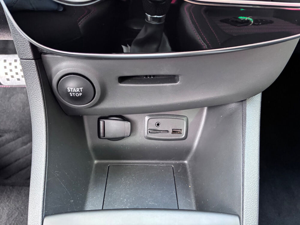 Clio IV 1.6 T 200CH RS EDC 5P 1er MAIN FRAN&Ccedil;AISE 2017 occasion 38130 ECHIROLLES