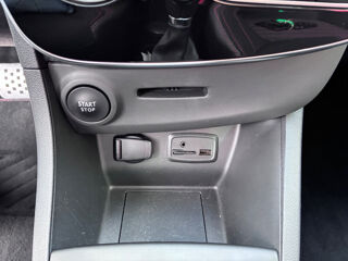 Clio IV 1.6 T 200CH RS EDC 5P 1er MAIN FRAN&Ccedil;AISE 2017 occasion 38130 ECHIROLLES