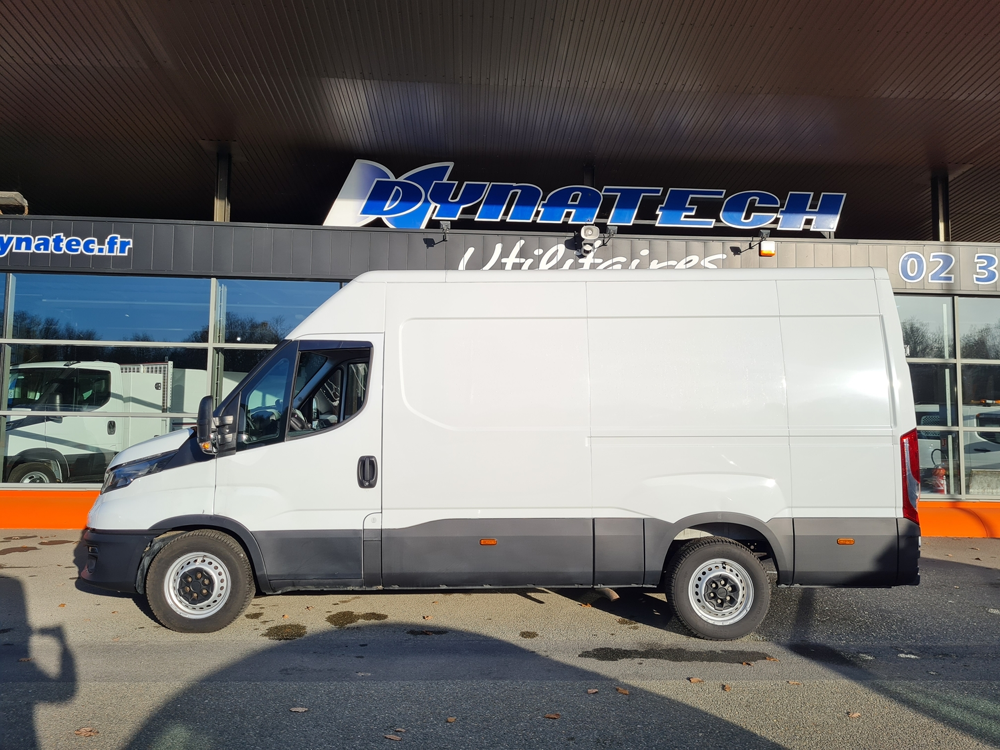 Daily 35S14 V12 2022 occasion 28630 Nogent-le-Phaye