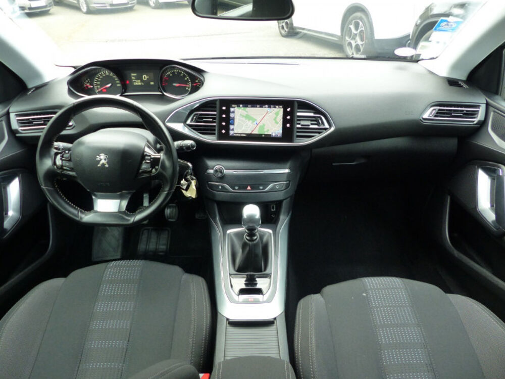308 1.2 PURETECH 130CH ALLURE S&S 5P 2016 occasion 77144 Mont&eacute;vrain