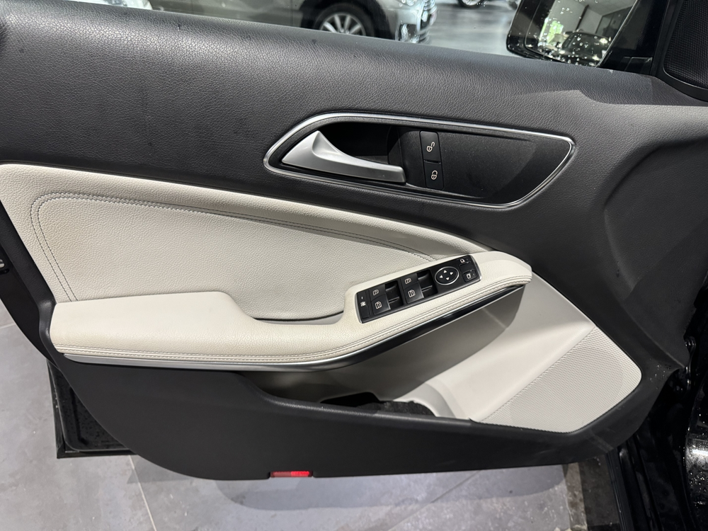 Classe A 160 CDI BUSINESS 1 ERE MAIN 2014 occasion 12000 RODEZ