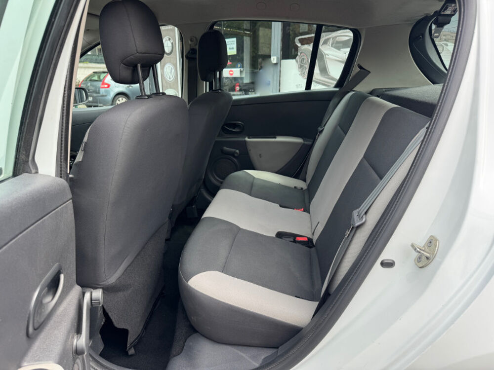 Clio III 1.5 DCI 75CH EXPRESSION CLIM ECO&sup2; 5P 2010 occasion 93220 Gagny