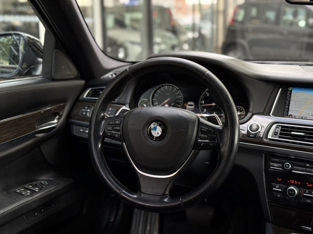 S&eacute;rie 7 (F01/F02) 740DA XDRIVE 313CH EXCLUSIVE 2014 occasion 31000 Toulouse