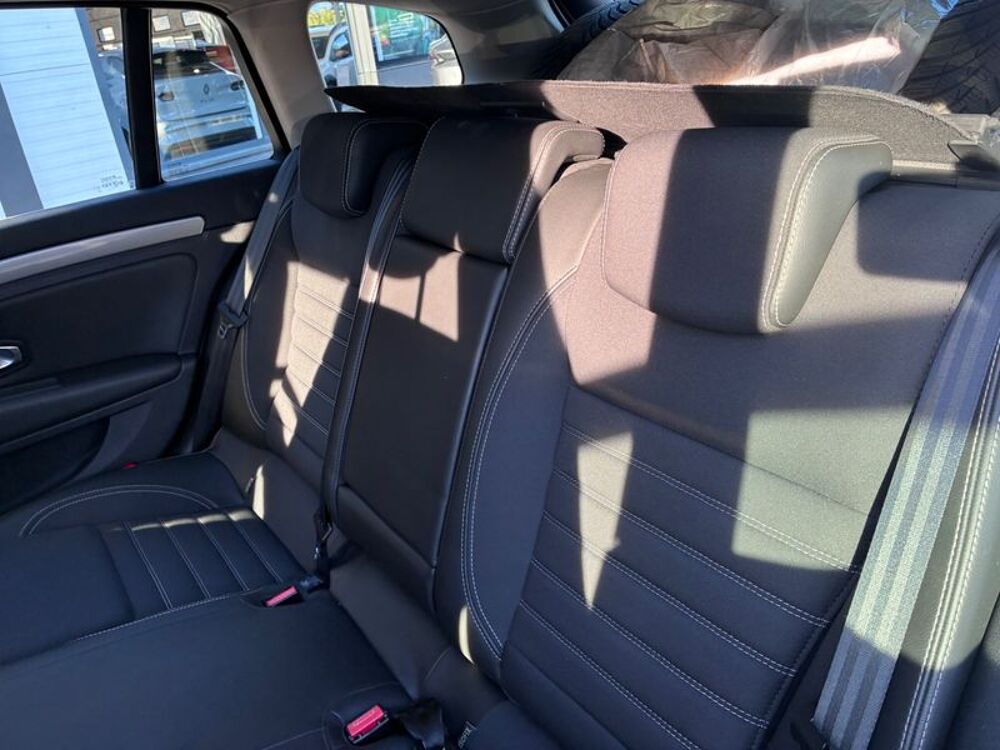 Laguna III Estate 2.0 DCI 150CH ENERGY BOSE EDITION ECO&sup2; 4control / ATTELAGE 2011 occasion 38130 ECHIROLLES