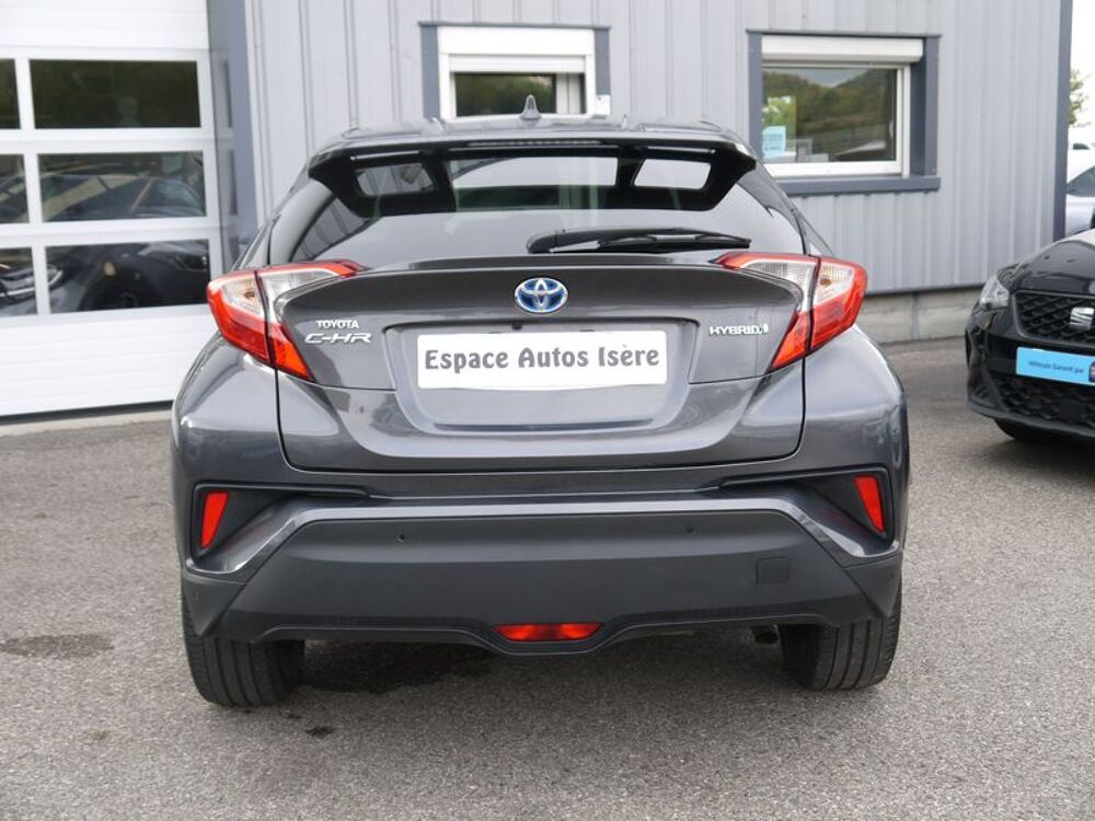 C-HR 122H DISTINCTIVE 2WD E-CVT / DISTRIBUTION A CHAINE 2017 occasion 38260 La C&ocirc;te-Saint-Andr&eacute;