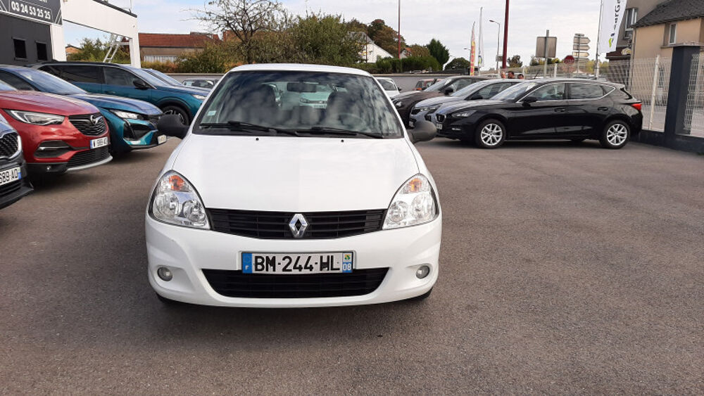 Clio II 1.2 16V 75CH CAMPUS.COM ECO&sup2; 5P 2011 occasion 08000 Warcq