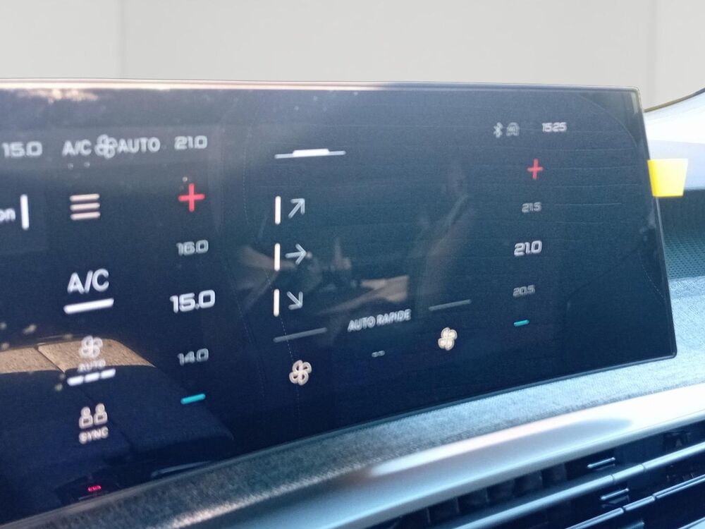 3008 1.2 Hybrid 145ch Allure e-DCS6 / Pack Panoramic Navigation 2026 occasion 28500 Vernouillet