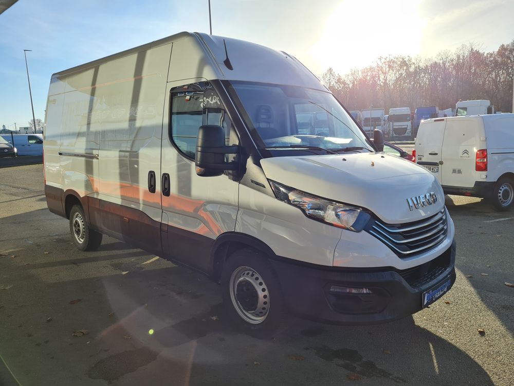 Daily 35S14 V12 2022 occasion 28630 Nogent-le-Phaye