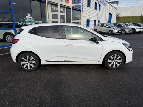 Clio V 1.6 E-TECH 145CH FULL HYBRID EVOLUTION 2023 occasion 16400 Puymoyen