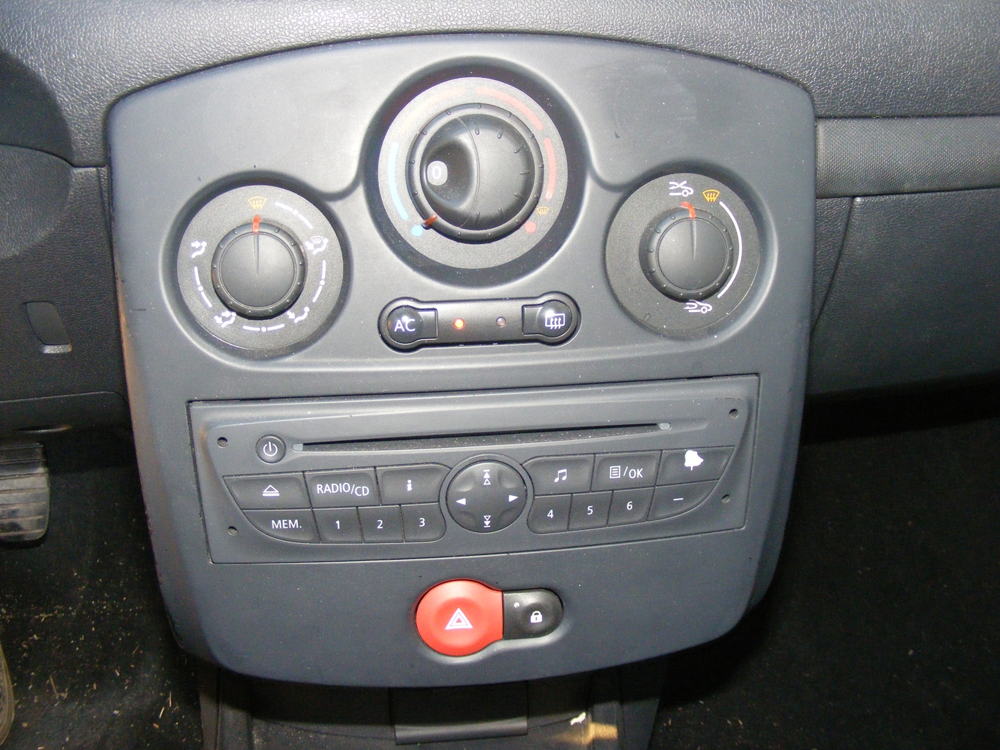 Clio III III 1.2 16V 75CH EXPRESSION 5P 2009 occasion 38150 Salaise-sur-Sanne