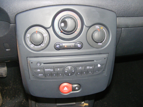 Clio III III 1.2 16V 75CH EXPRESSION 5P 2009 occasion 38150 Salaise-sur-Sanne