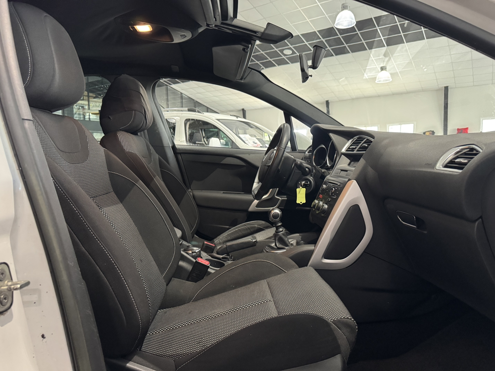 DS4 1.6 E-HDI 115 AIRDREAM CHIC 66 900 KM PLB AUTO 2013 occasion 12000 RODEZ