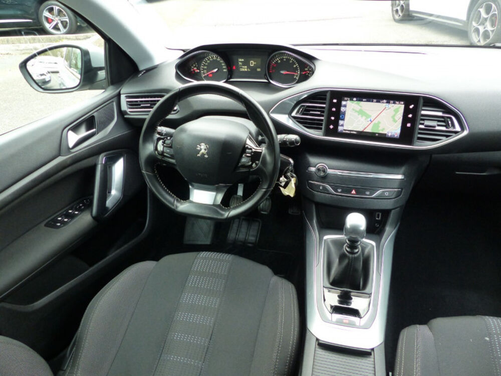 308 1.2 PURETECH 130CH ALLURE S&S 5P 2016 occasion 77144 Mont&eacute;vrain