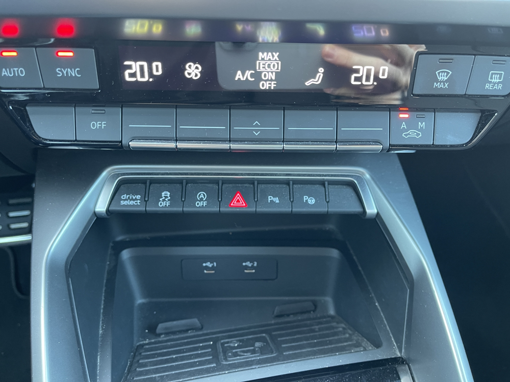 A3 35 TFSI 150CH HYBRIDE S LINE S TRONIC 7 2024 occasion 33700 M&eacute;rignac