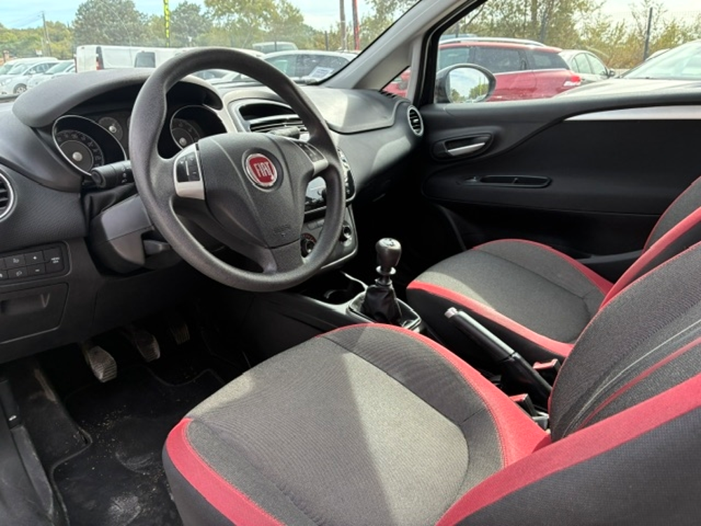 Punto 1.2 8V 69CH EASY 3 PORTES 2012 occasion 30360 V&eacute;z&eacute;nobres