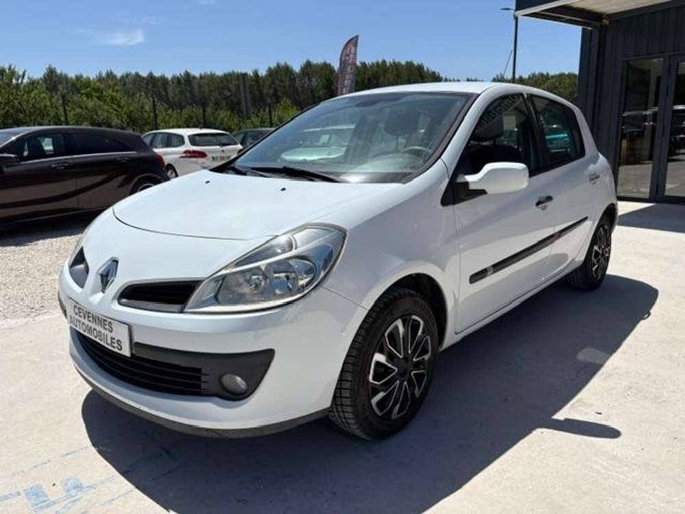 Clio III 1.5 DCI 85CH EXPRESSION 5 PORTES DISTRIBUTION NEUVE 2008 occasion 30360 V&eacute;z&eacute;nobres