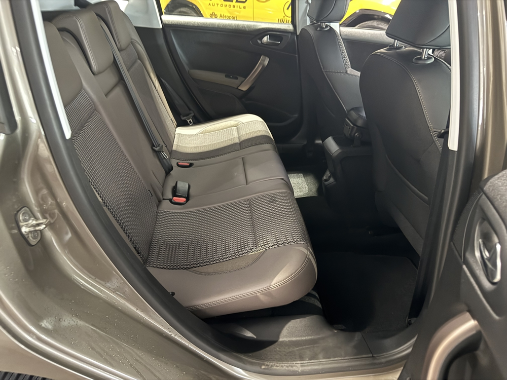 2008 1.6 BLUEHDI 100CH ALLURE 50 200 KM PREMIERE MAIN 2015 occasion 12000 RODEZ