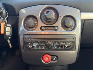 Clio III 1.2 16V 75CH EXPRESS CLIM 5P / DISTRIB NEUVE POUR LA VENTE 2012 occasion 38130 ECHIROLLES