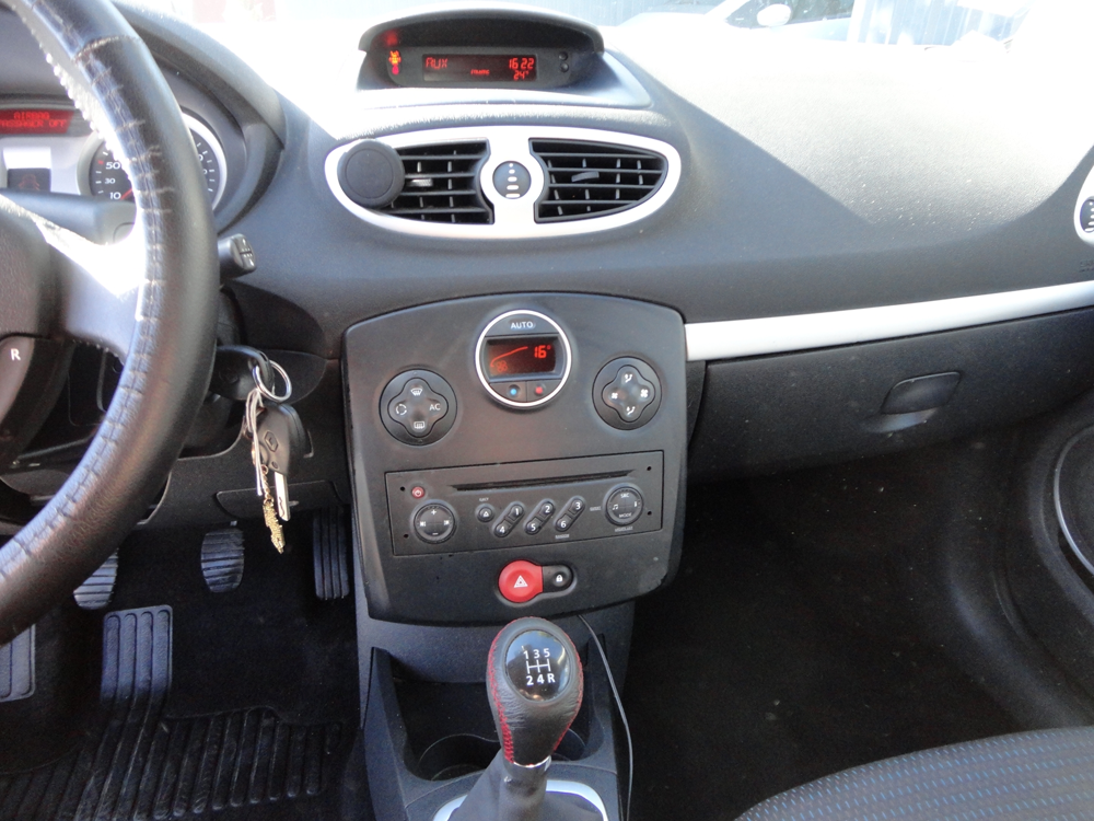 Clio III 1.4 16V 98CH PRIVILEGE 5P 2007 occasion 82000 Montauban
