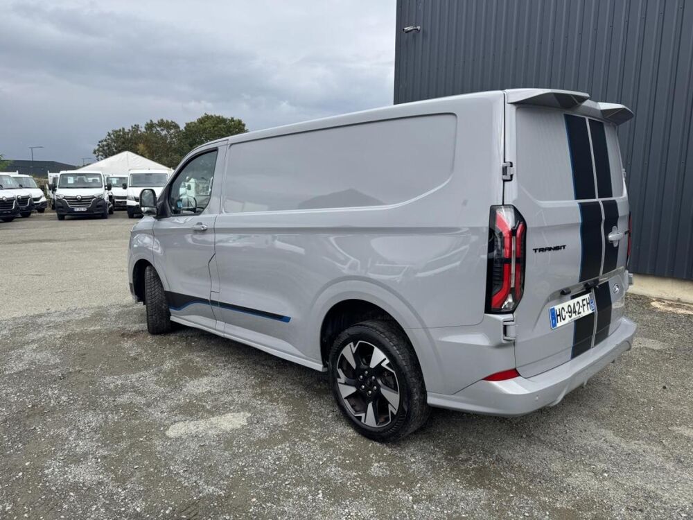 Transit 320 L1H1 2.0 EcoBlue 170ch Sport BVA8 2025 occasion 17450 Saint-Laurent-de-la-Pr&eacute;e