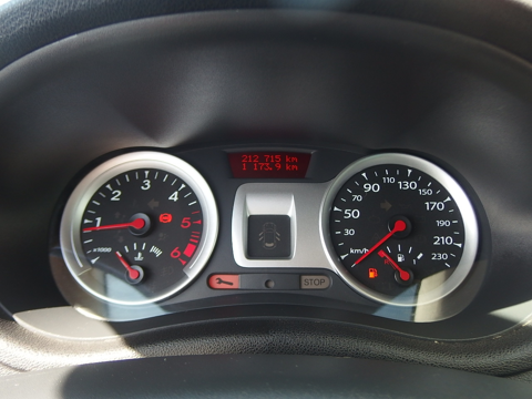 Clio III 1.5 DCI 75CH NIGHT&DAY ECO&sup2; 5P 2011 occasion 10600 Savi&egrave;res