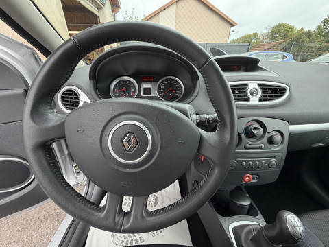 Clio III 1.2 16V 75CH PACK AUTHENTIQUE 5P SEULEMENT 15460 KM !!! 2006 occasion 88200 Saint-Nabord