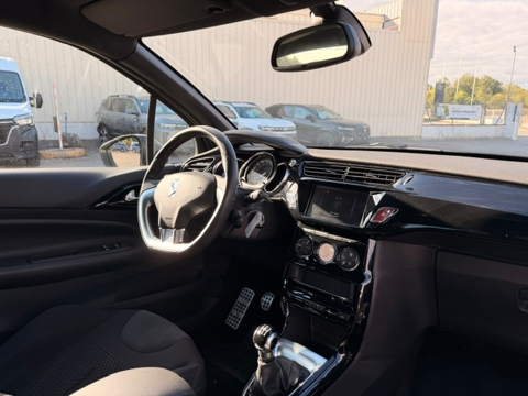 DS3 PURETECH 82CH SO CHIC DISTRIBUTION NEUVE 2015 occasion 16400 Puymoyen