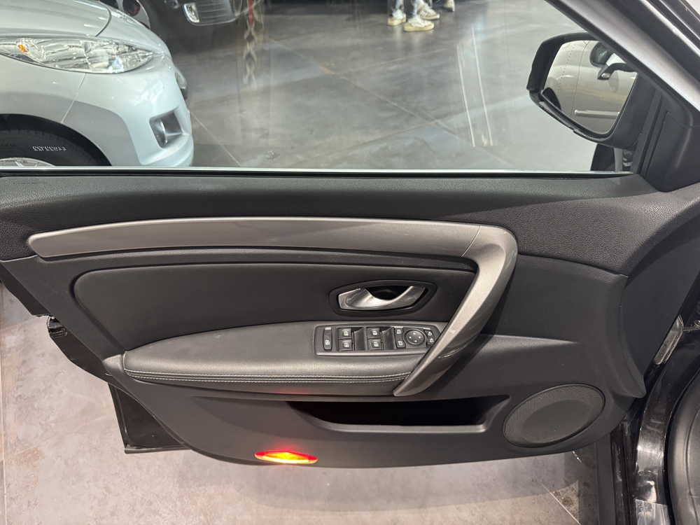 Laguna III 2.0 DCI 130CH FAP BLACK EDITION 2011 occasion 12000 RODEZ