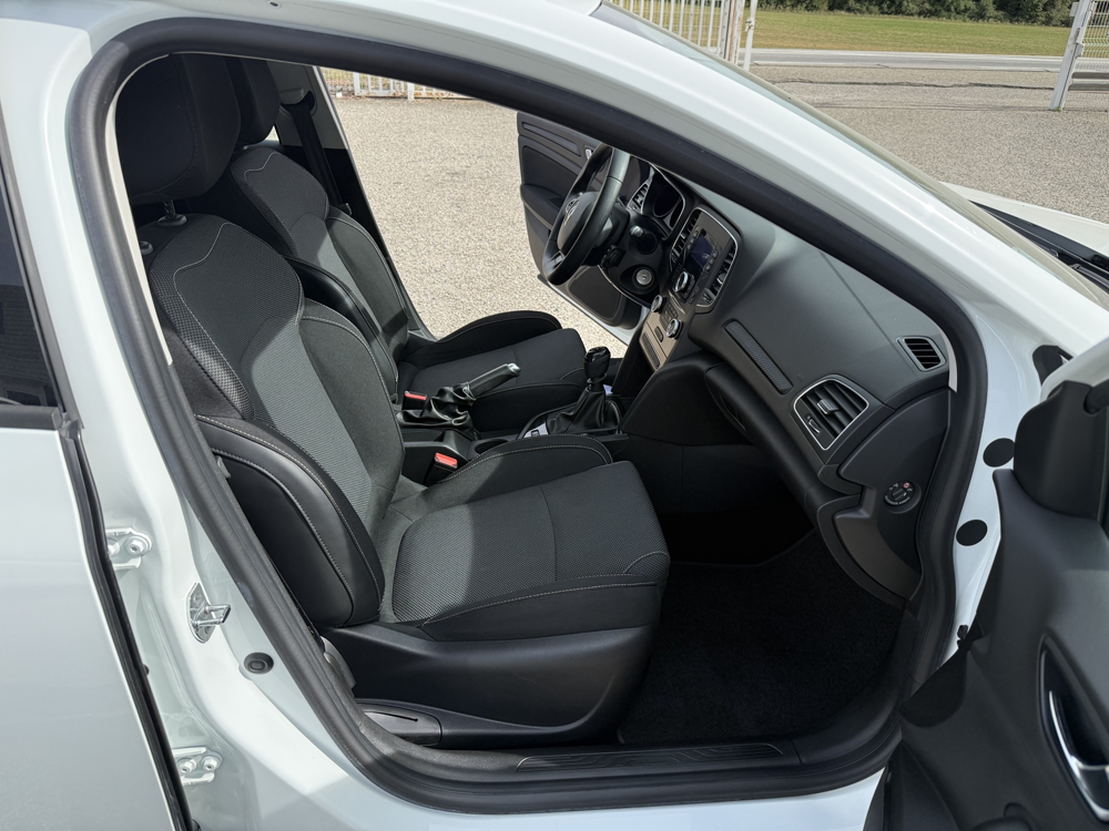Megane IV 1.5 BLUE DCI 95CH BUSINESS 2019 occasion 26740 Les Tourrettes