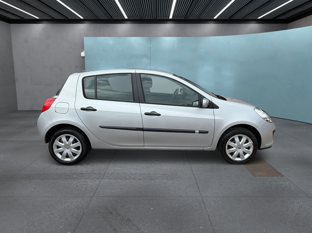 Clio III 1.2 16V 75CH PACK AUTHENTIQUE 5P SEULEMENT 15460 KM !!! 2006 occasion 88200 Saint-Nabord