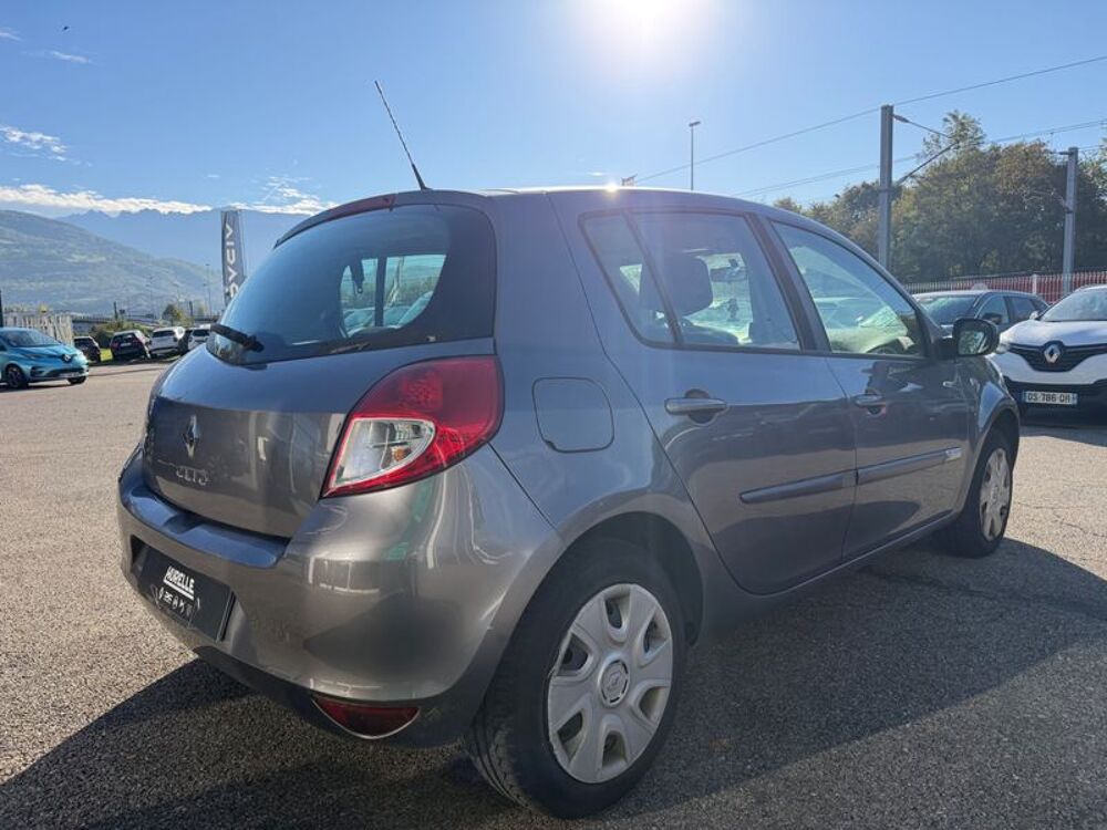 Clio III 1.2 16V 75CH EXPRESS CLIM 5P / DISTRIB NEUVE POUR LA VENTE 2012 occasion 38130 ECHIROLLES