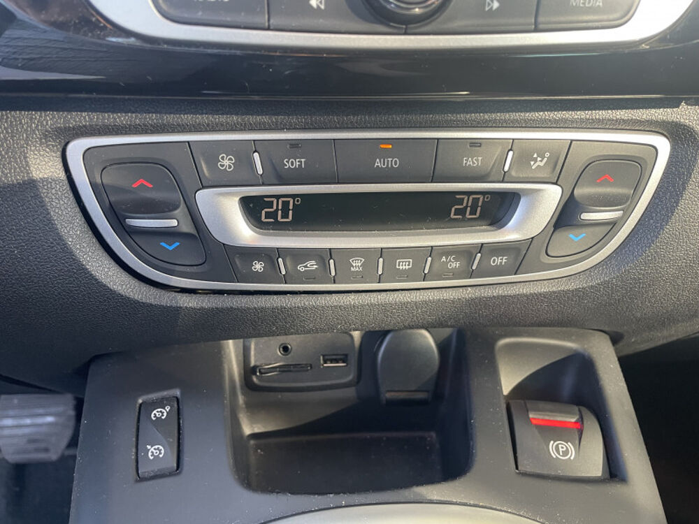 Sc&eacute;nic III 1.5 DCI 110CH ENERGY BOSE ECO&sup2; EURO6 2015 2016 occasion 34970 Lattes
