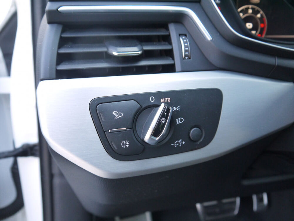 A4 2.0 TDI 150CH S LINE STRONIC 7 / ATTELAGE 2018 occasion 38260 La C&ocirc;te-Saint-Andr&eacute;