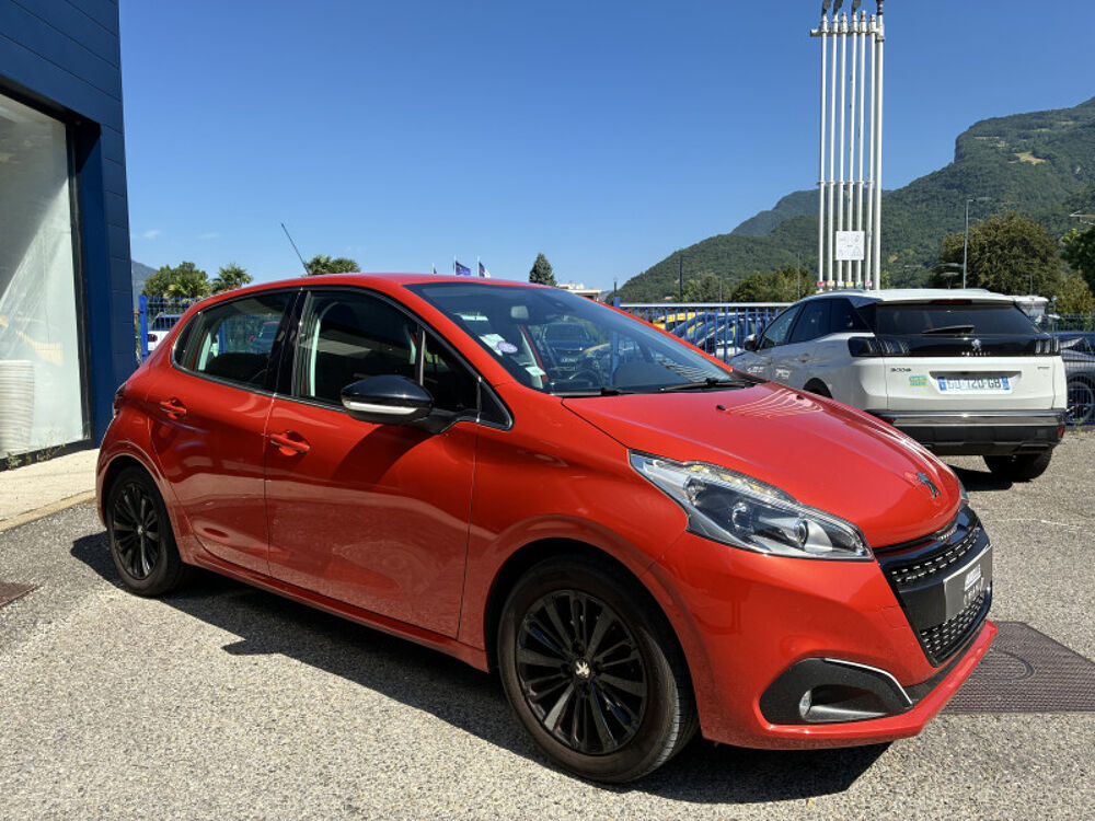 208 1.2 PURETECH 110CH ALLURE 5P / DISTRIBUTION NEUVE / SUIVI CO 2015 occasion 38130 ECHIROLLES