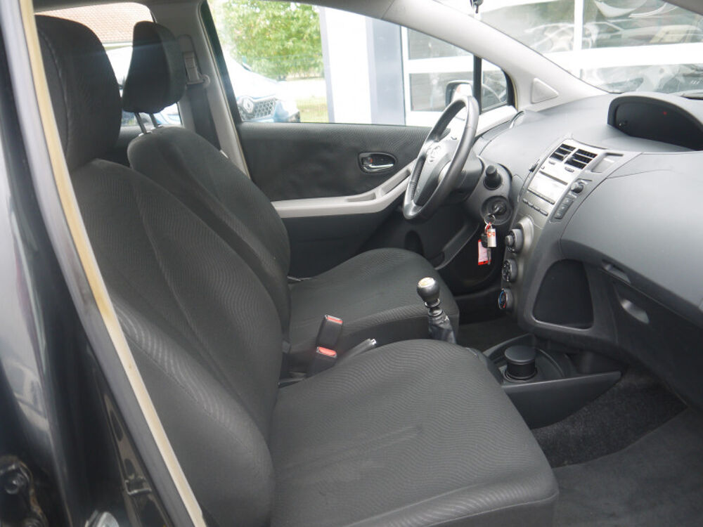 Charade 1.3 VVT-I 100CH / DISTRIBUTION A CHAINE / IDEM TOYOTA YARIS 2011 occasion 38260 La C&ocirc;te-Saint-Andr&eacute;
