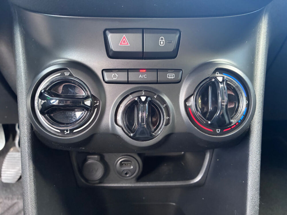 208 1.0 VTI ACTIVE 3P / SUIVI PEUGEOT / DISTRIBUTION NEUVE POUR 2013 occasion 38130 ECHIROLLES