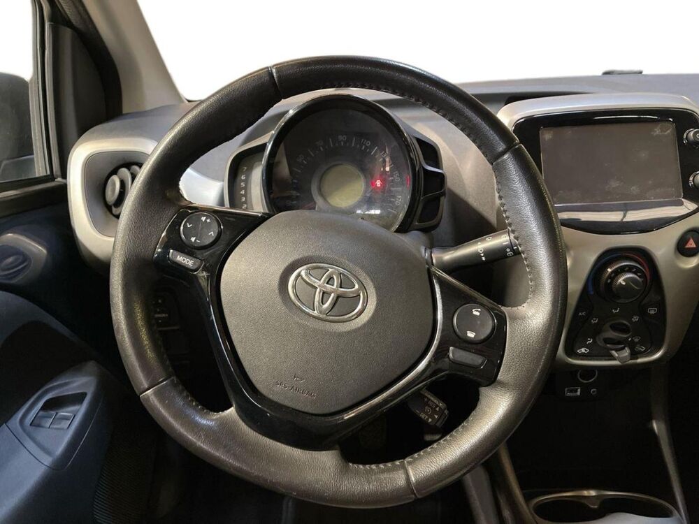 Aygo 1.0 VVT-i 69ch x-play 5p 2015 occasion 13400 Aubagne